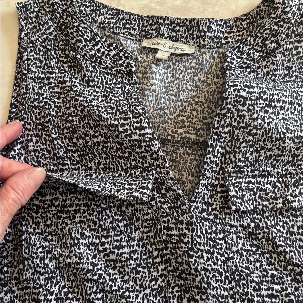 Rose & Rhyme Sleeveless Top - Picture 5 of 6